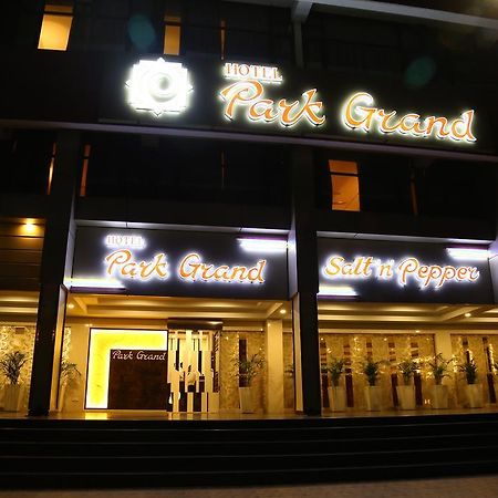 Hotel Park Grand Chandīgarh Exteriör bild